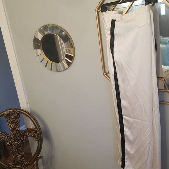 Future Collective High Rise Wide Leg Ivory Trousers W/Black Side Stripe NWT 4X - Picture 11 of 15